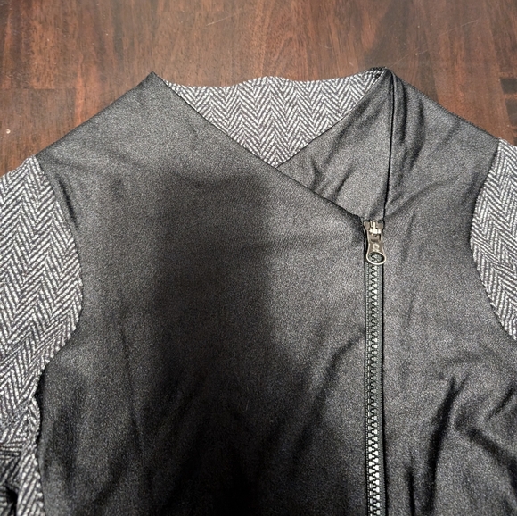 Lululemon Emerge Full Zip Jacket, Women's Size 4, Black/Grey, EUC - Picture 4 of 8